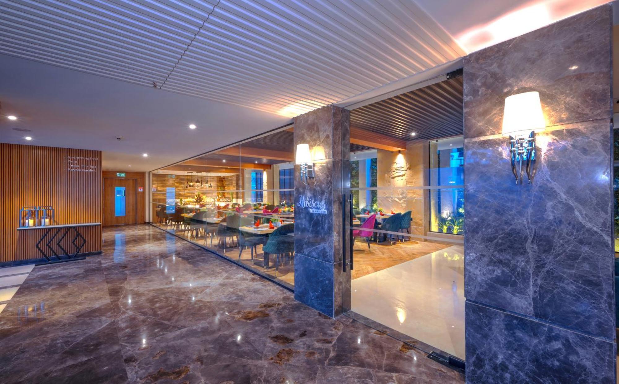 Royale Sarovar Portico Agra Agra  Exterior photo
