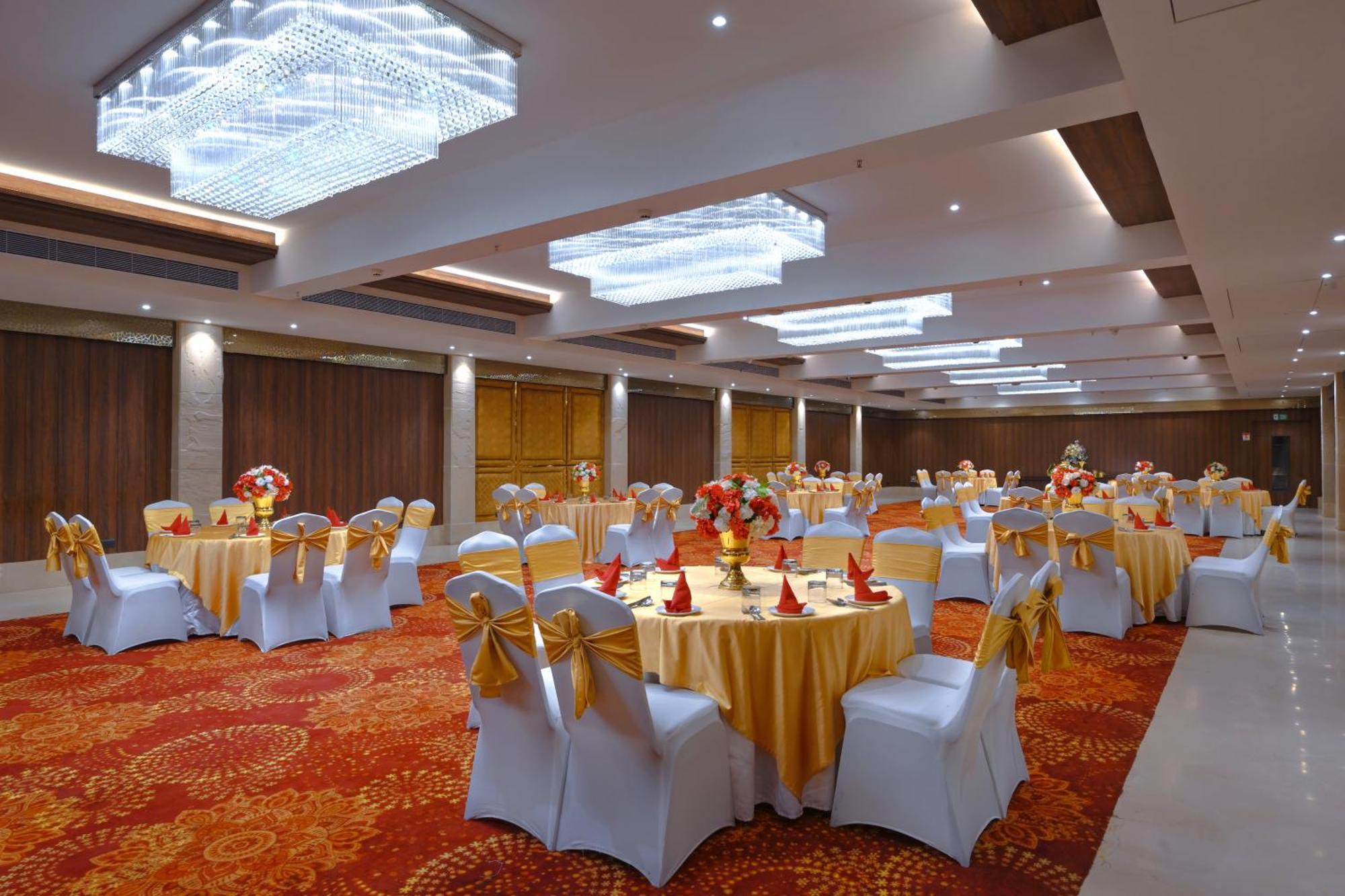 Royale Sarovar Portico Agra Agra  Exterior photo