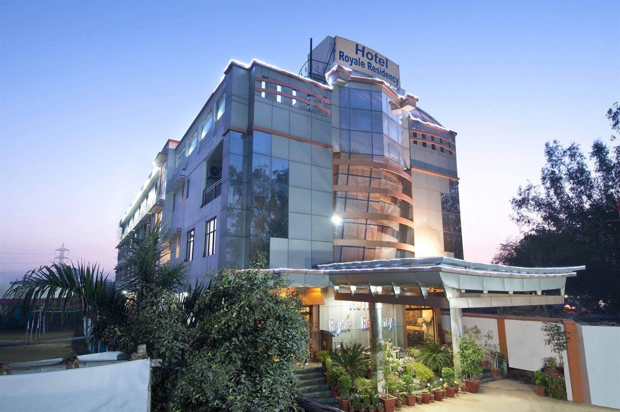 Royale Sarovar Portico Agra Agra  Exterior photo